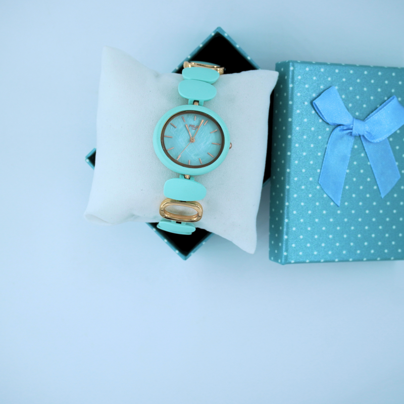 LALEEZ Fashion Watches | Aqua Blue Dial Gold-Link Chic Designer Bracelet Watch | Ideal for Women – 104