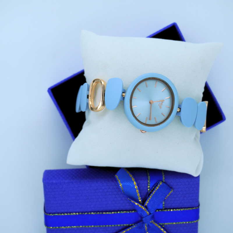 LALEEZ Fashion Watches | Sky Blue Dial Gold-Link Chic Designer Bracelet Watch | Ideal for Women – 108